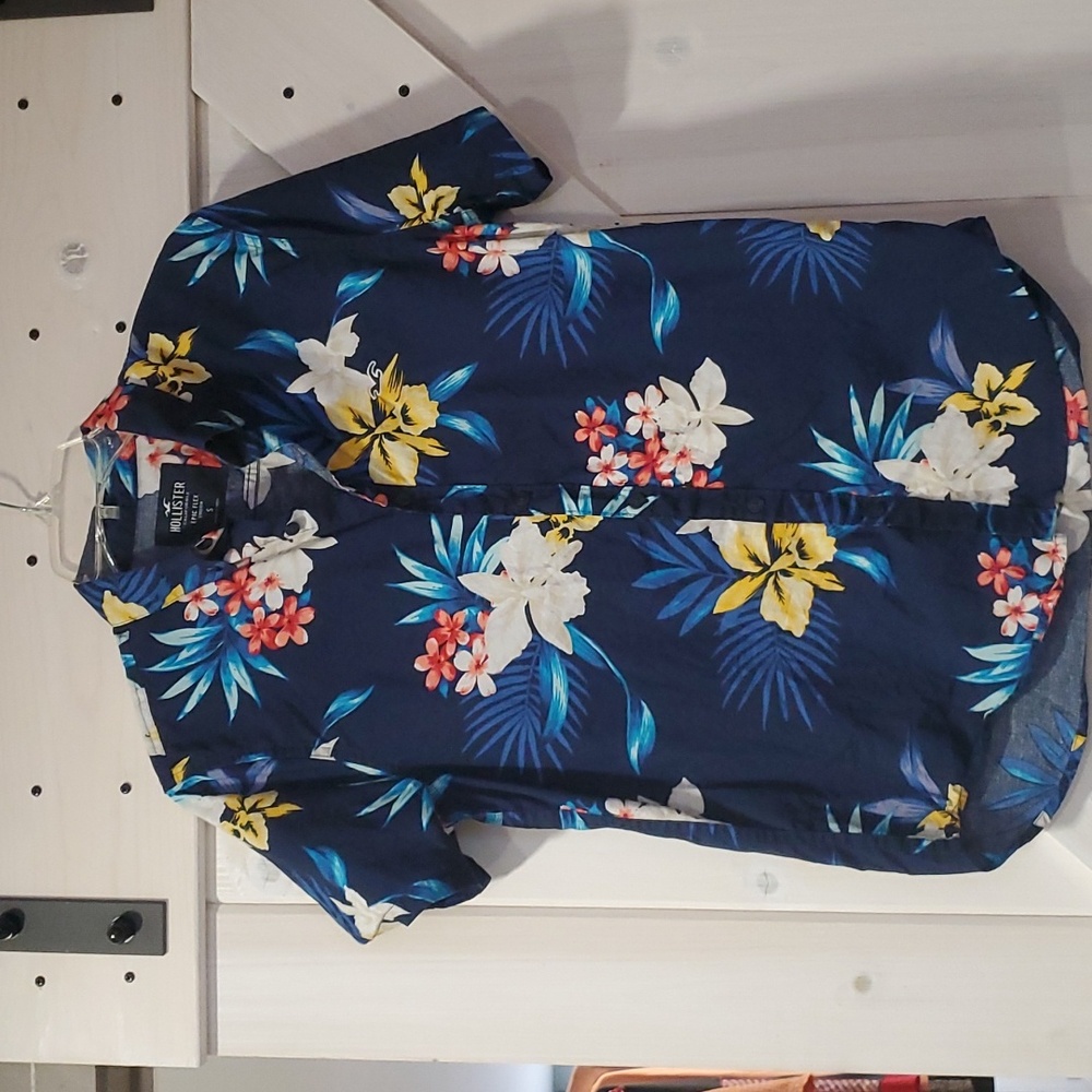 Hollister Hawaii shirt